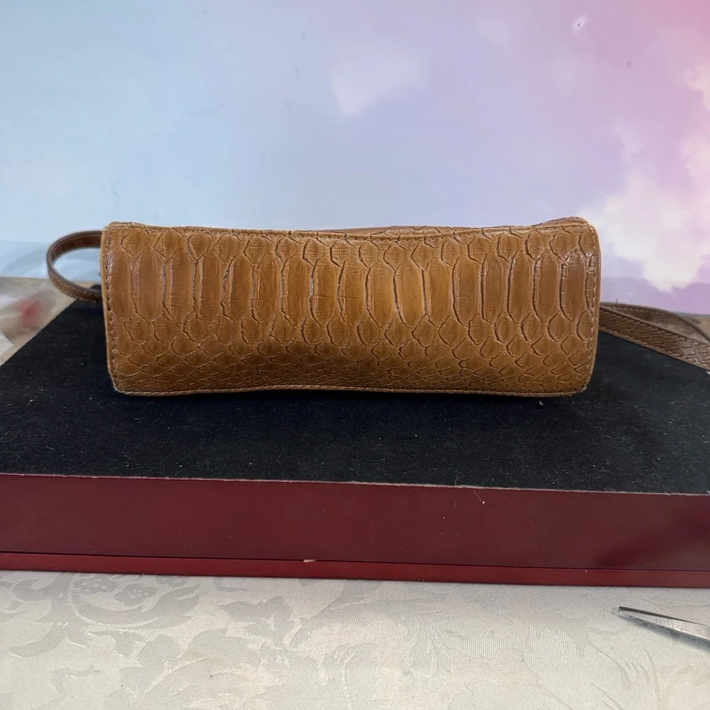 Vintage Brown Liz Claiborne crossbody handbag